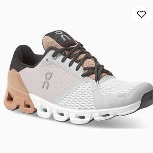 New in box On Cloudflyer Women’s Sneakers 6.5